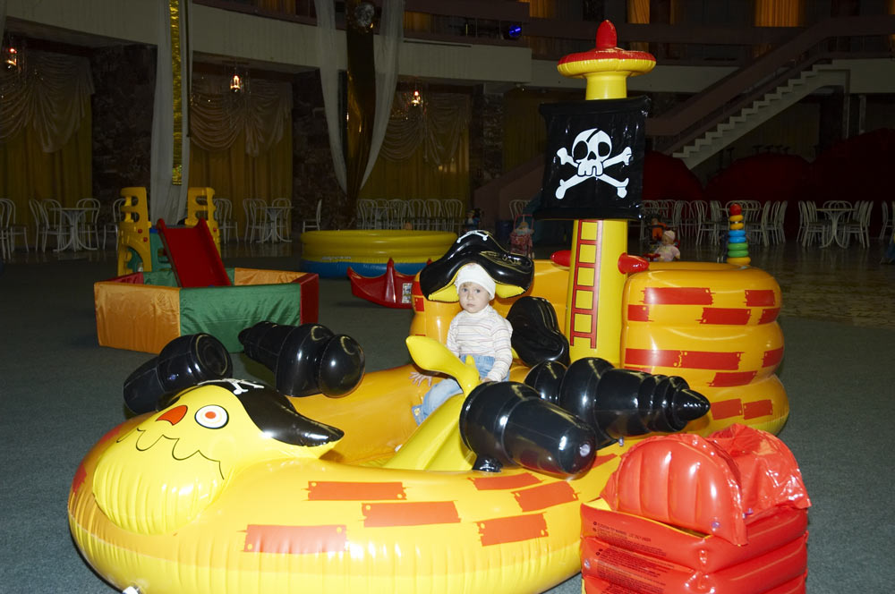 Этот пиратский корабль в Ангарске один-единственный - в детском городе ДК «Современник»