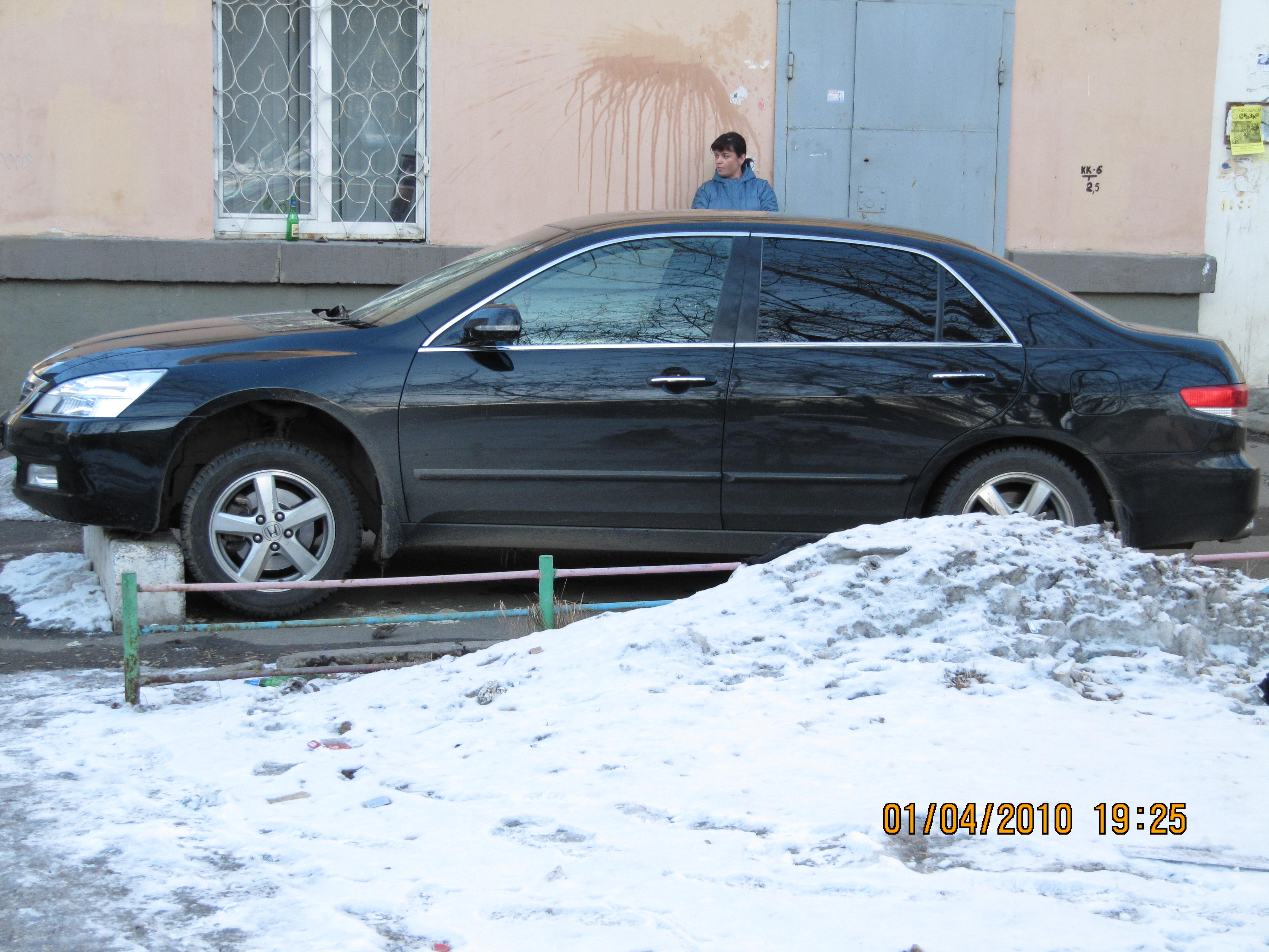 А ещё у нас умеют вот так парковаться