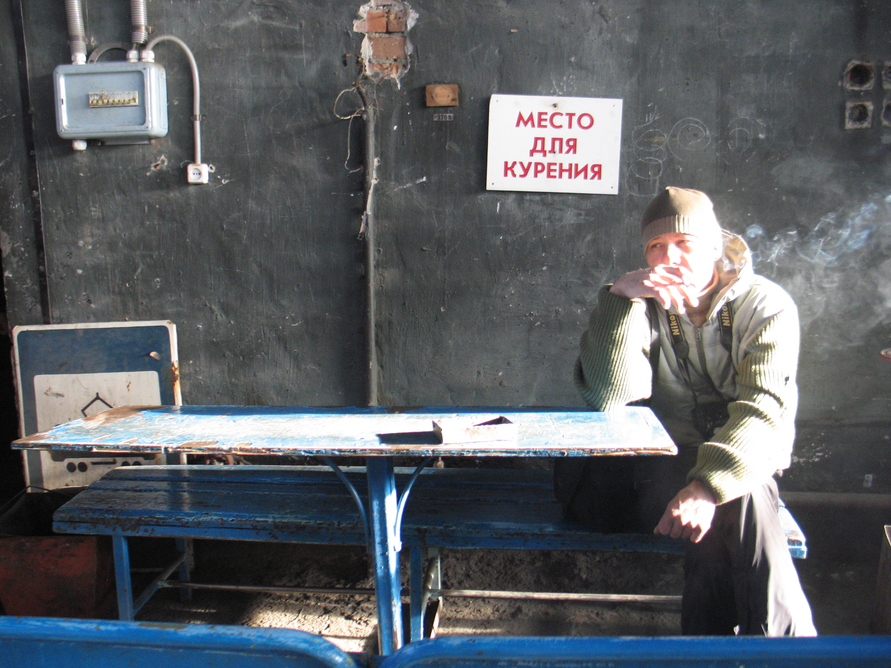 ...И только надпись "Nikon" на ремешке выдаёт в нём фотографа