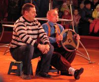 Зритель из зала и клоун