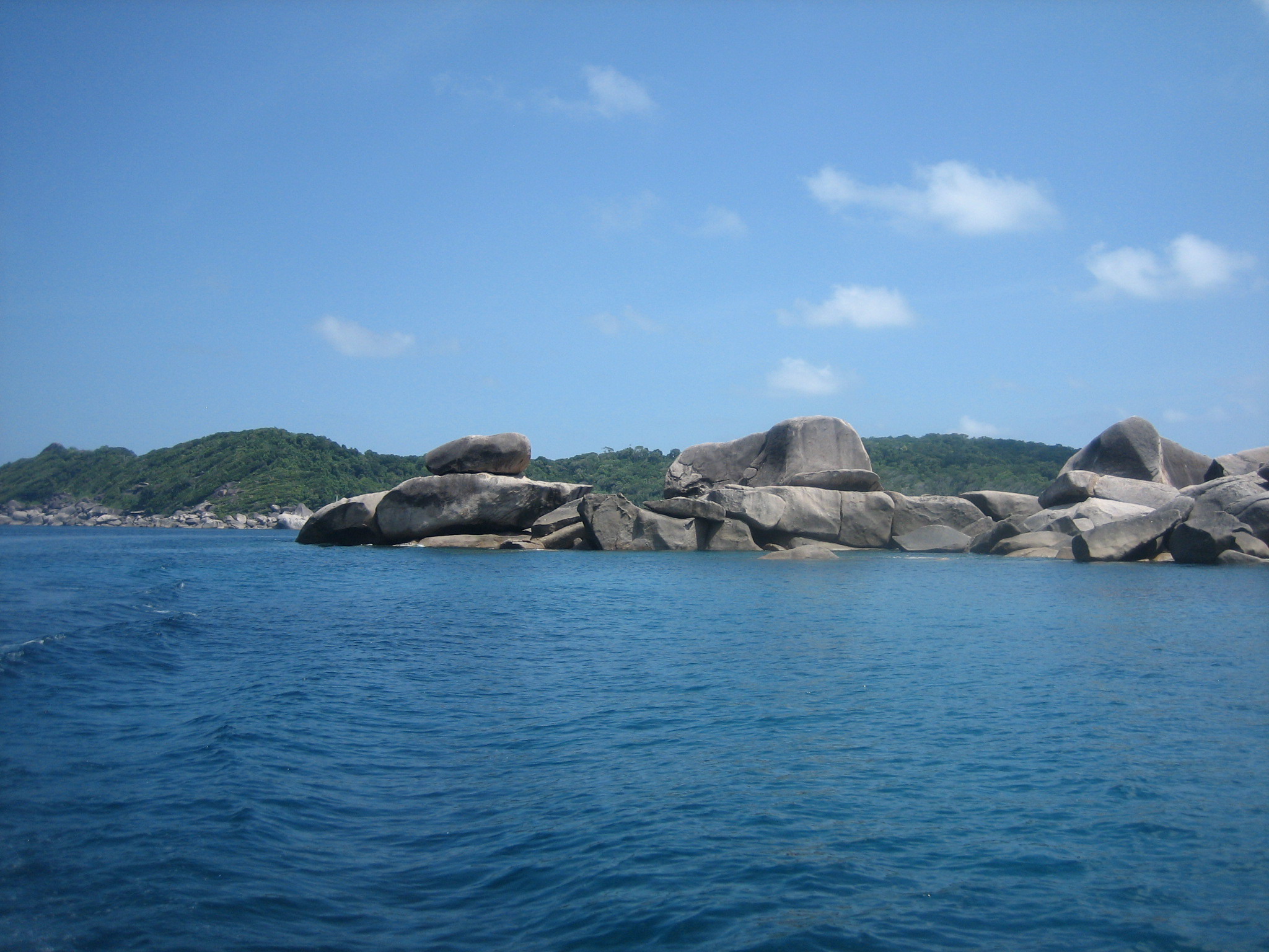 Создатель строил рай на земле. Кирпичики аккуратно сложил в сторонку.