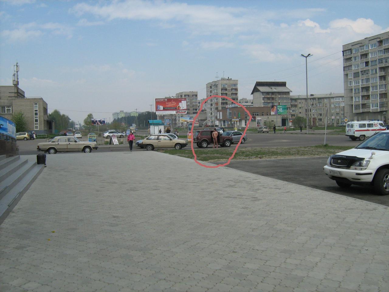 У ТЦ Мега 27/05/2010