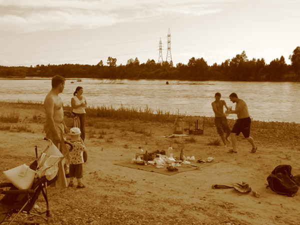 Кто кого ульёт водой - куда же без этих игрищ!