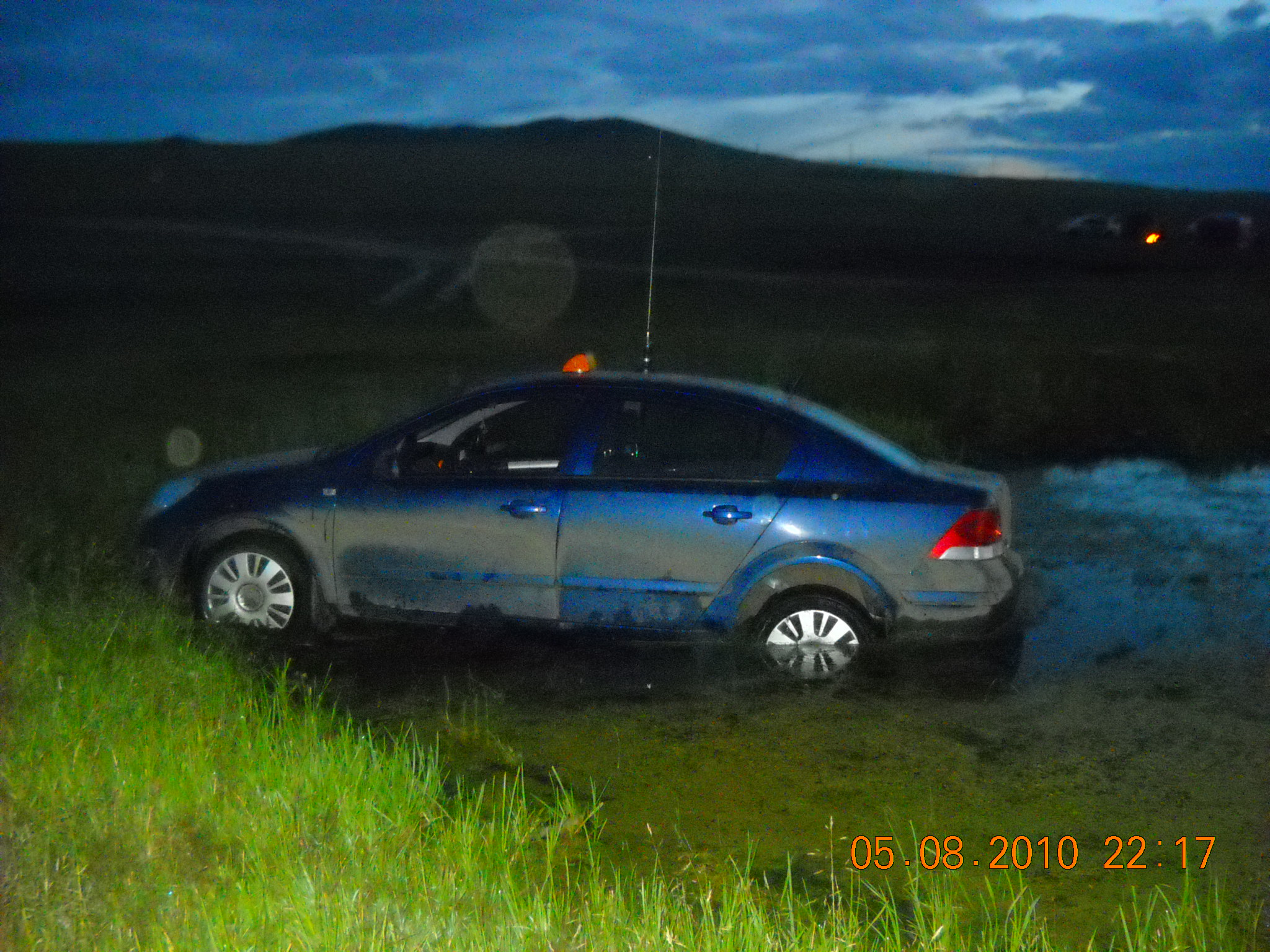 опель потанувший в болоте)