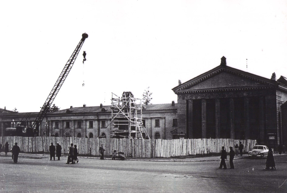 1961 год. Ленину "надевают" голову