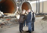 Леонид Михайлов на строящемся заводе Леонид Михайлов на строящемся заводе