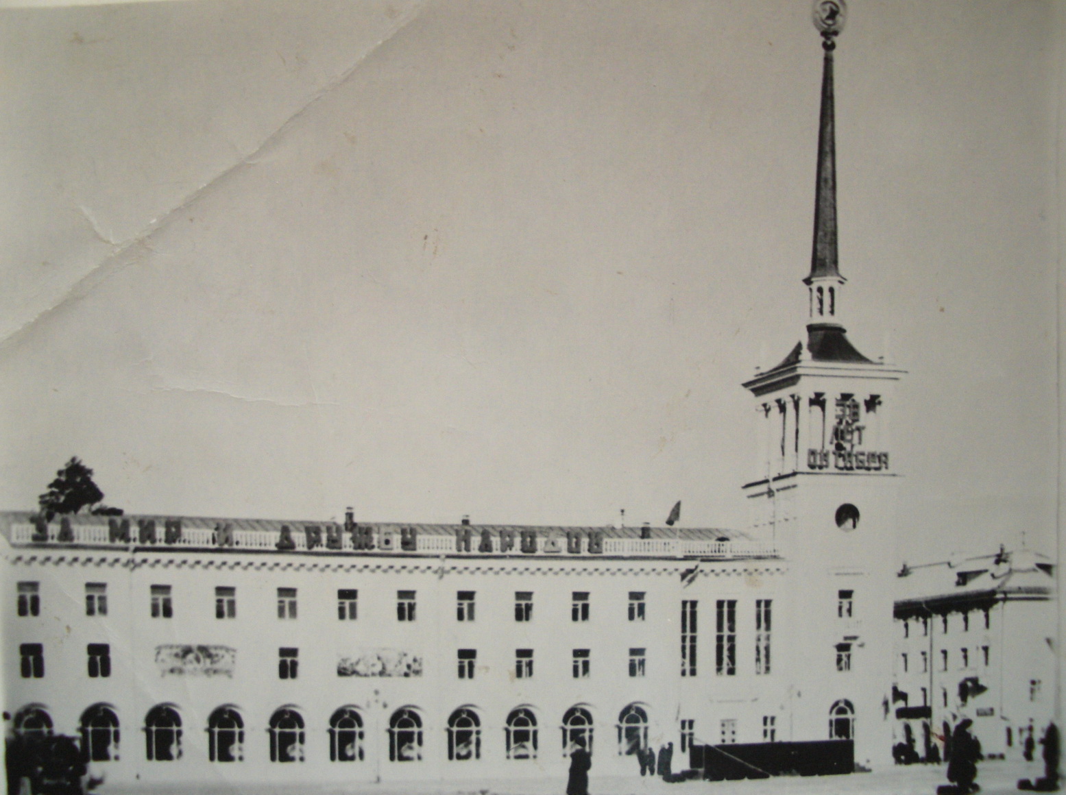 Накануне 38-й годовщины Октября