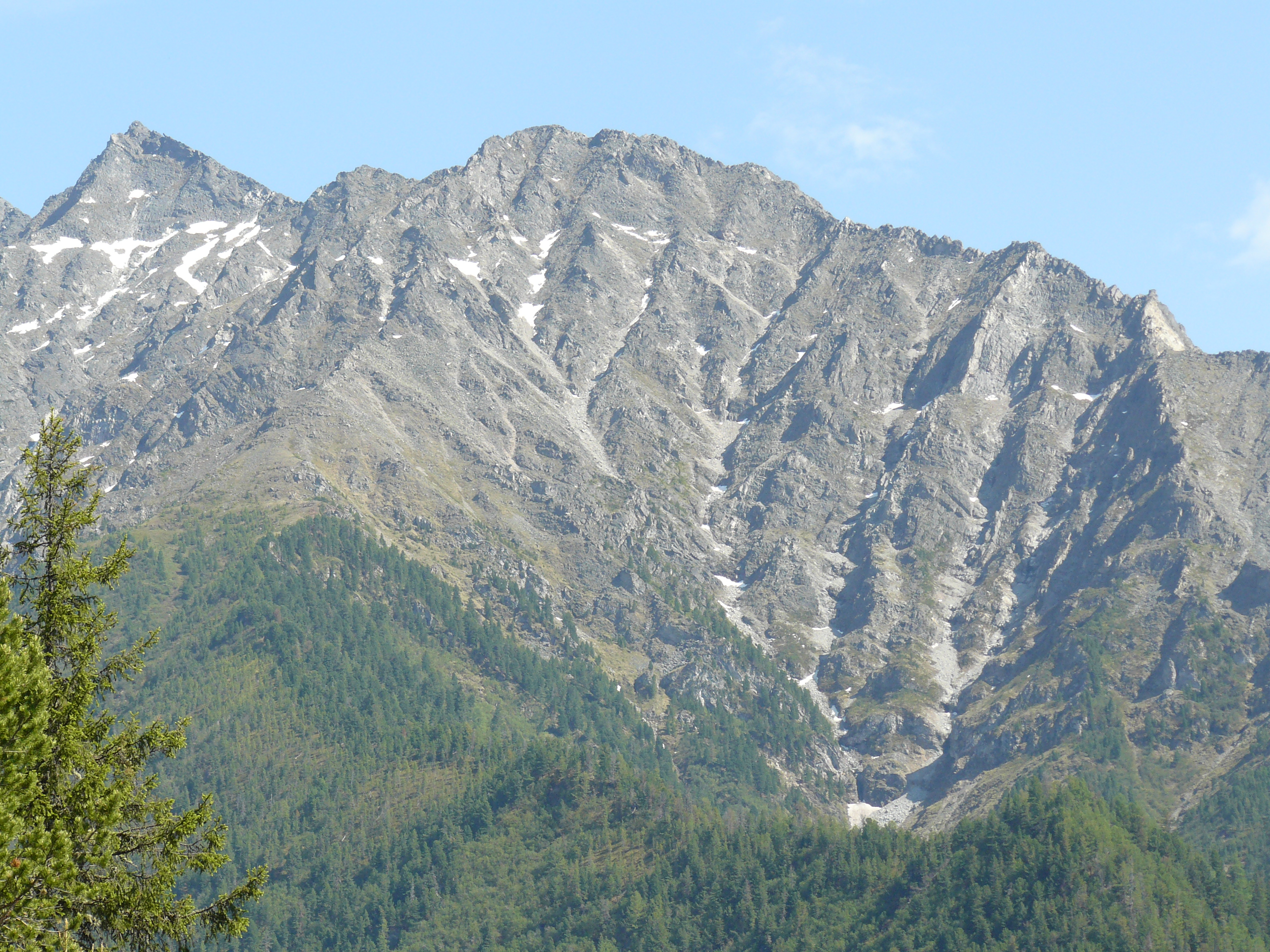 Прогуляться бы по гребню)) 