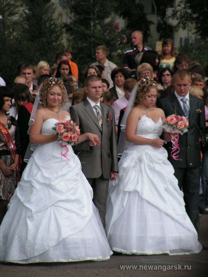 Невесты двойняшки