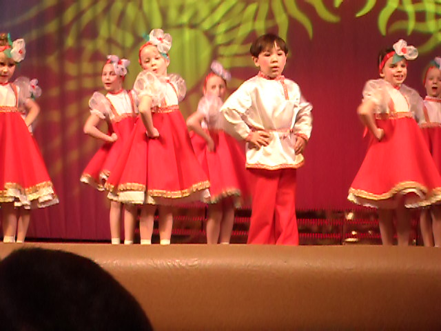 ДК Современник . Ансамбль "Русинка"