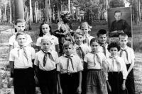 Вот такой памятник юному Ленину стоял на территории лагеря: Кто-то помнит, где?