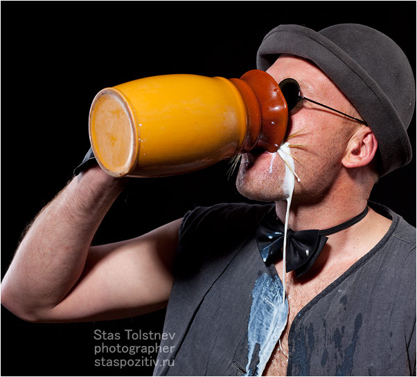 По усам текло...