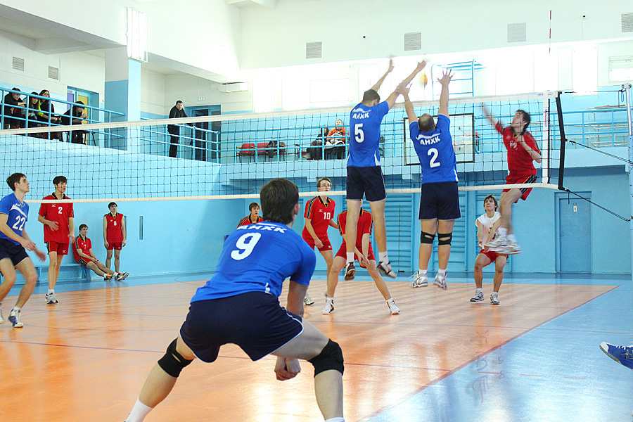 Момент игры  мужского Турнира Памяти Виталия Апельройта - команды  Ермак  и АНХК