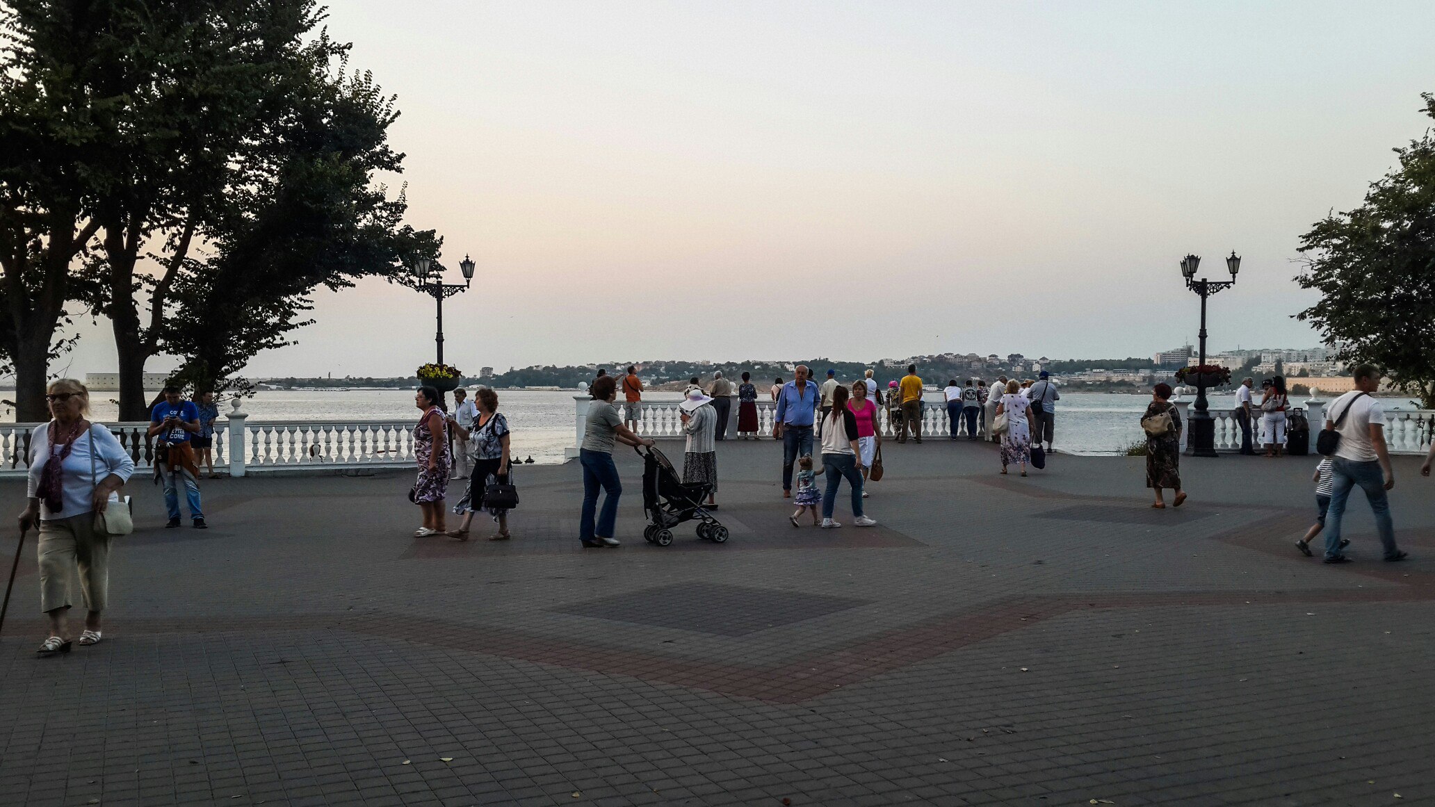 вечерний променад