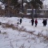 Презрев гаджеты, настоящие пацаны идут кататься с горки
