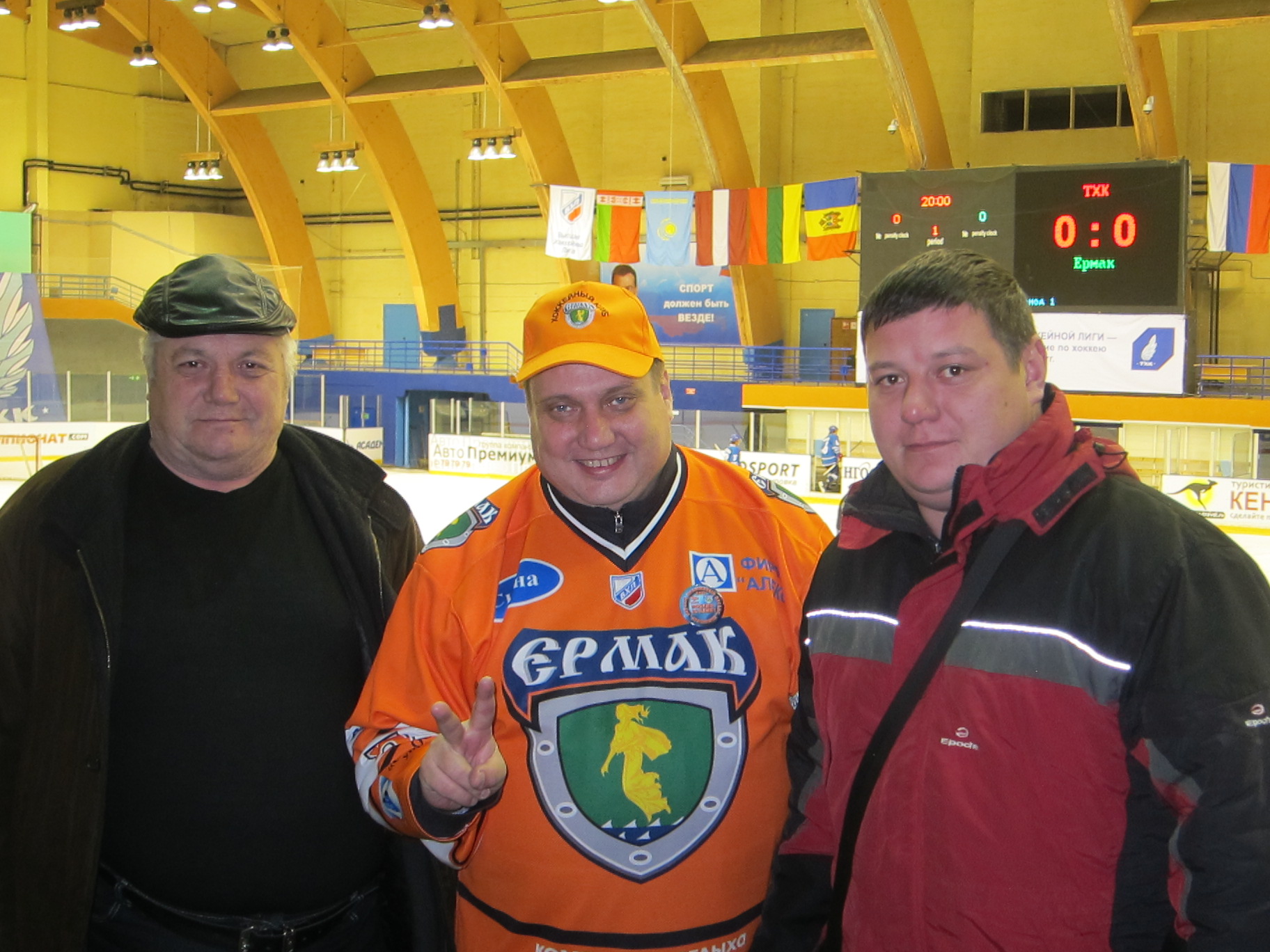 С Юшковыми. Отец и брат Максима приехали на игру