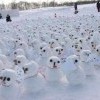 Сюда свозят отловленных бездомных снеговичков