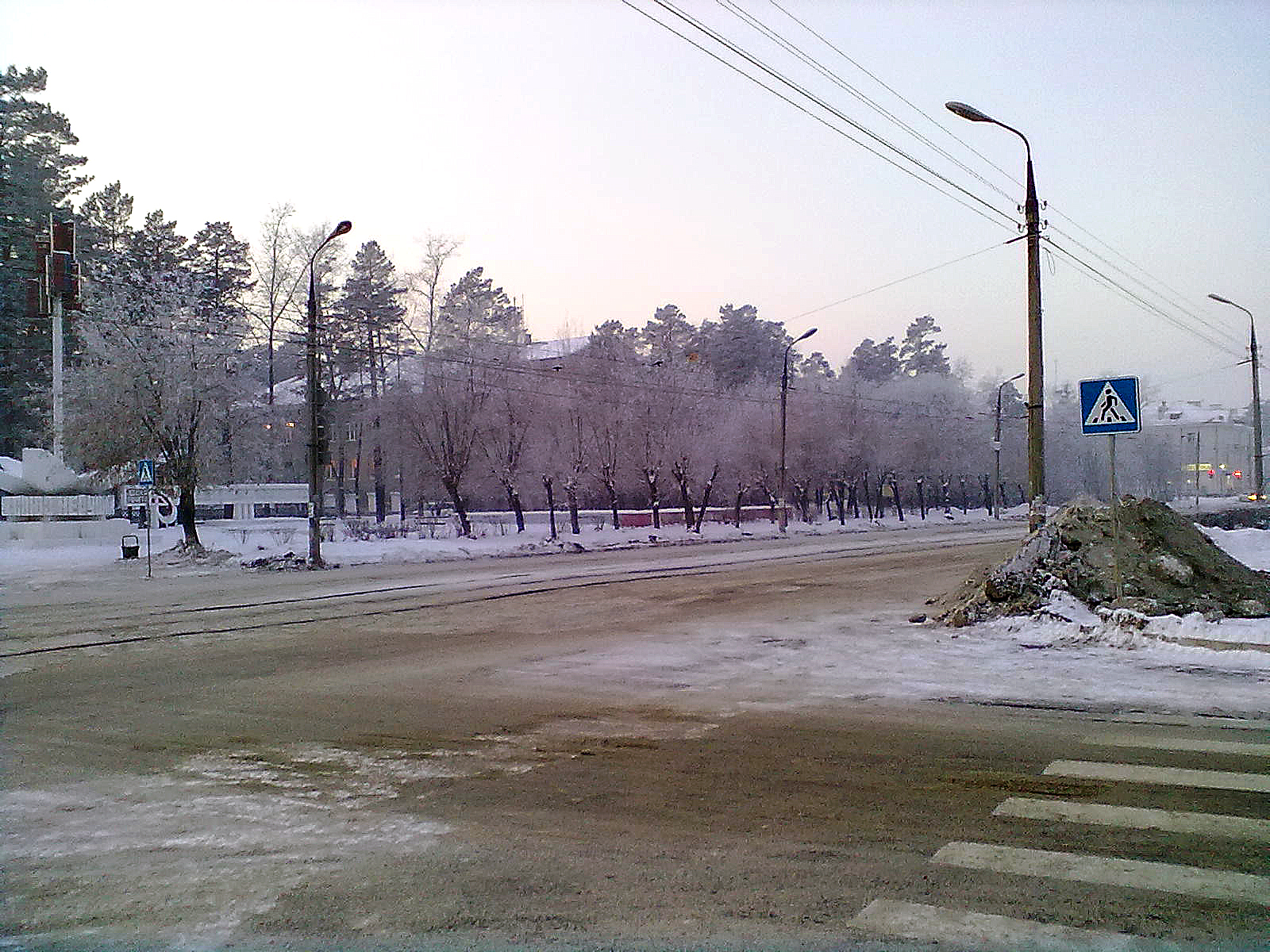 Завалили снегом пешеходный переход на Московской. (4)