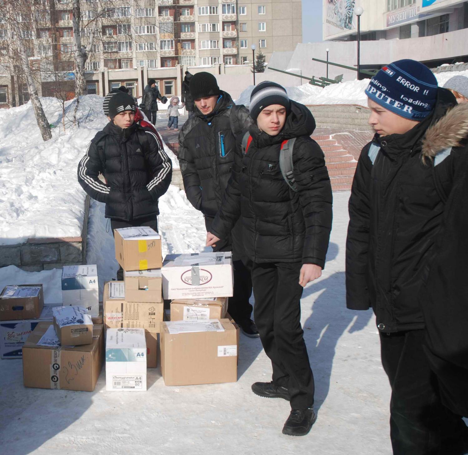Ангарские школьники передали в военные части 55 посылок с подарками ко Дню защитника Отечества