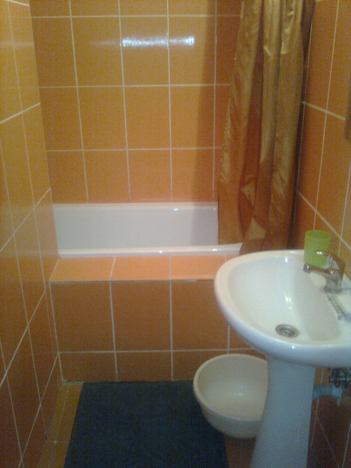 Скромная ванная 