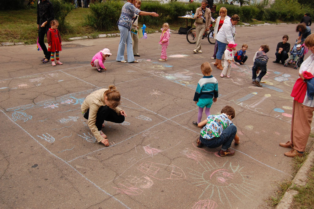 Асфальт и мел - детям!