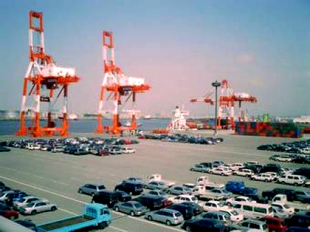 Большинство японских автомобилей пересекает границу в виде конструктора