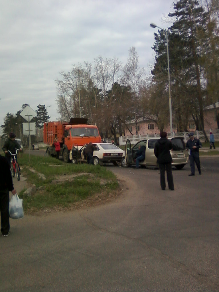 14.05.2012 г. 8.30 Авария на пересечении ул. Фестивальная/Бульварная
