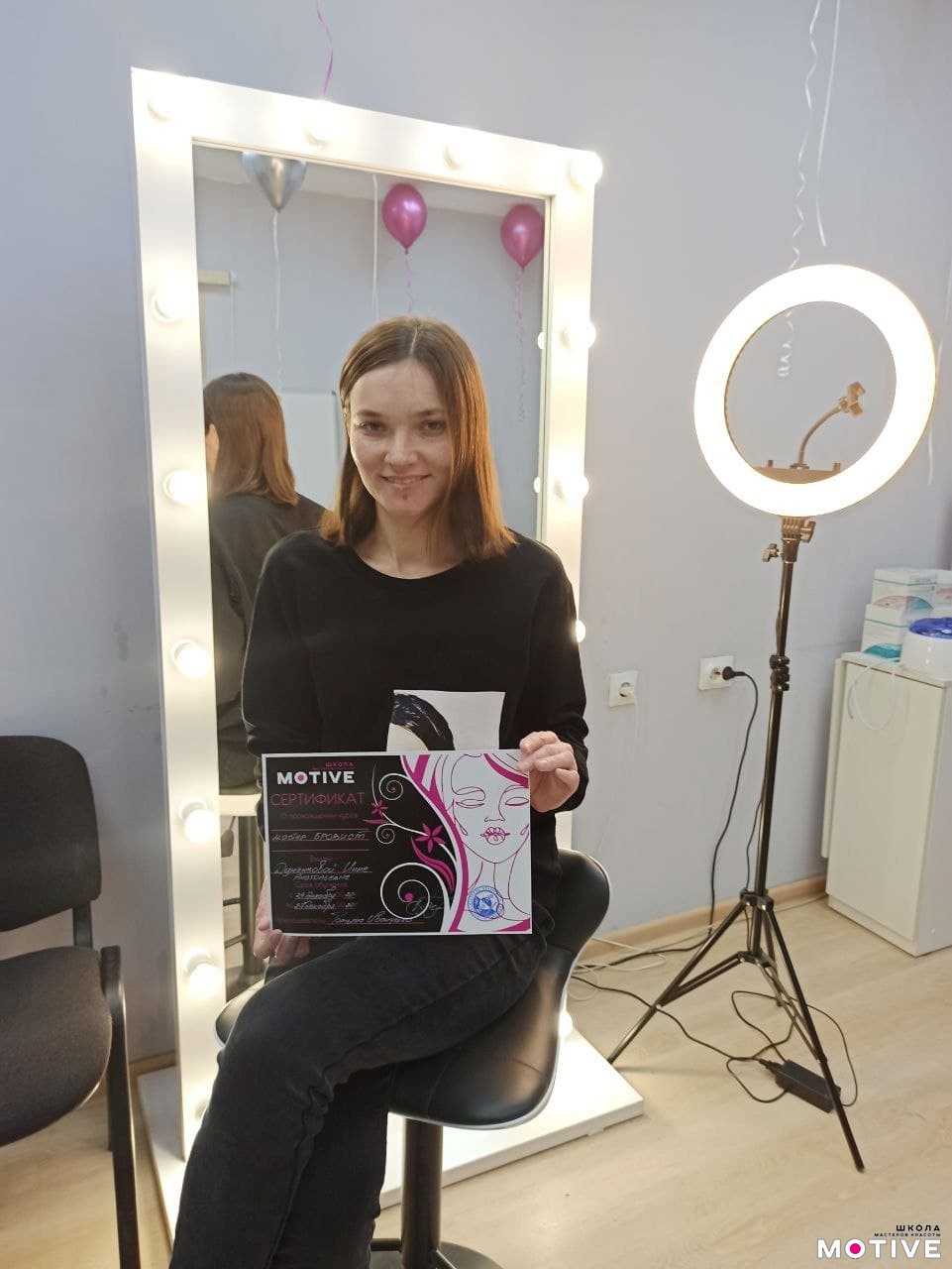 Выпускник по курсу архитектуры и окрашивания бровей