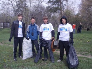Воспитанники фонда во время одной из экологических акций