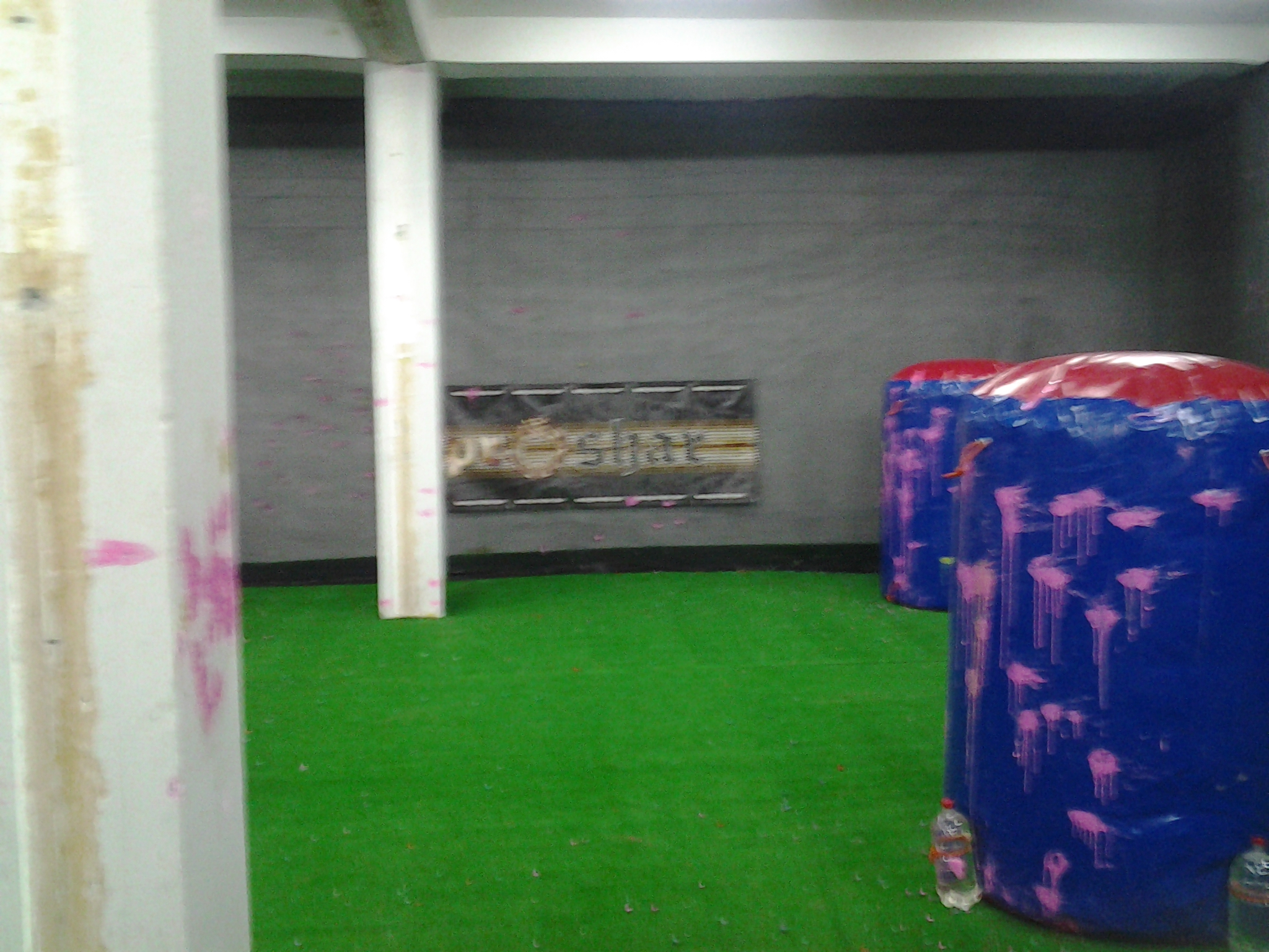 Спортивная пейнтбольная площадка.