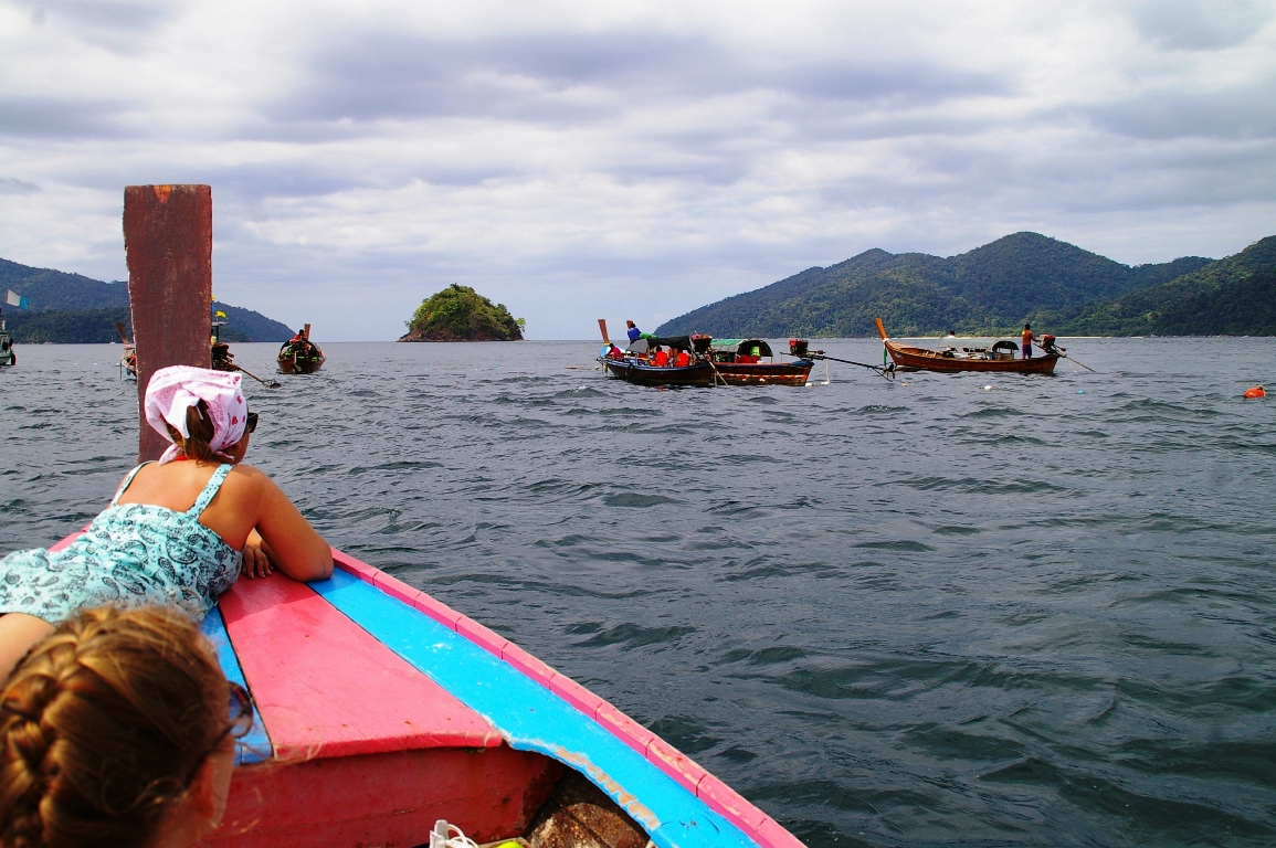 рыбосмотрительная точка посреди моря