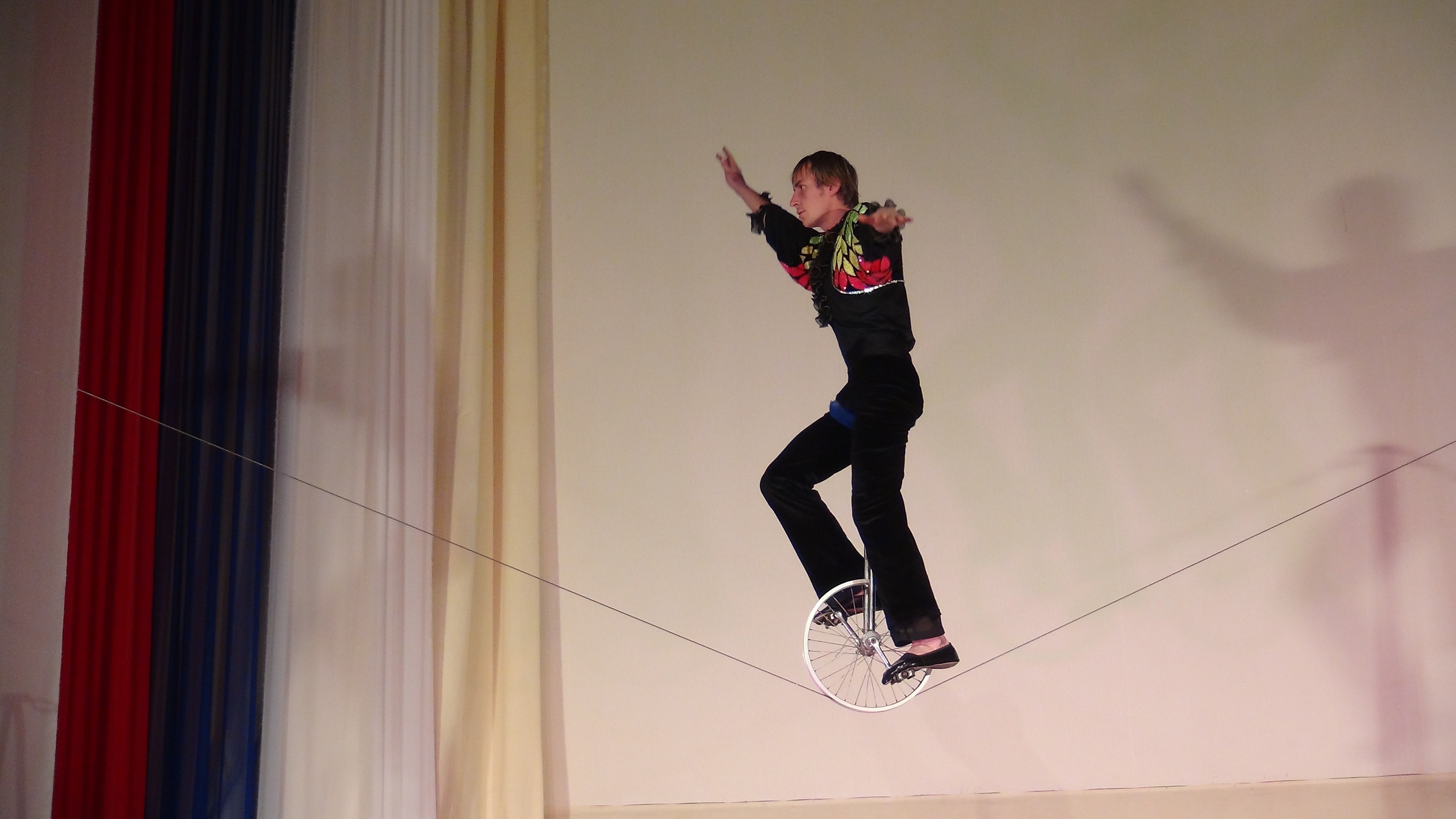 Моноцикл на проволоке