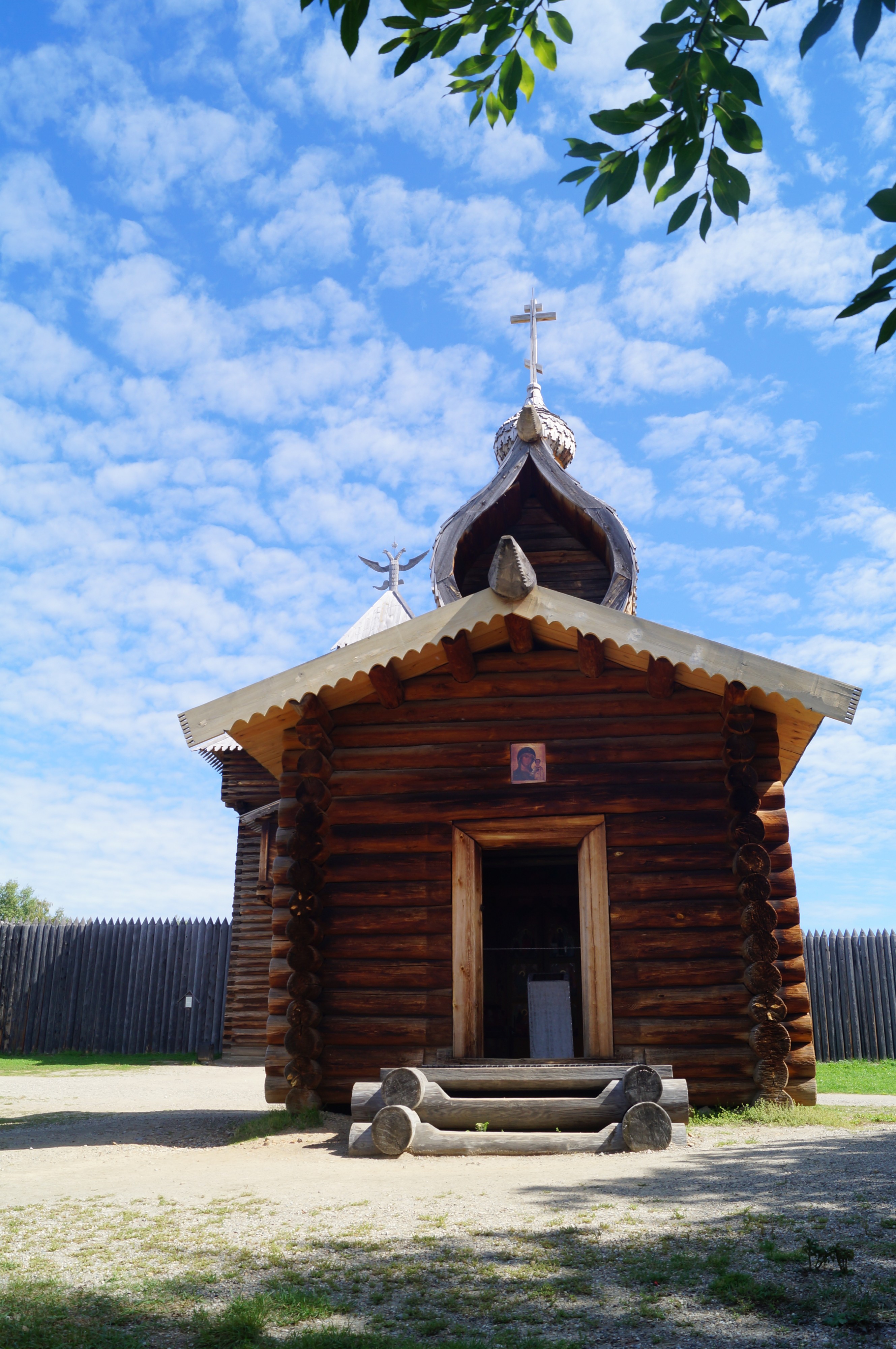 ..И облака словно белые кони...