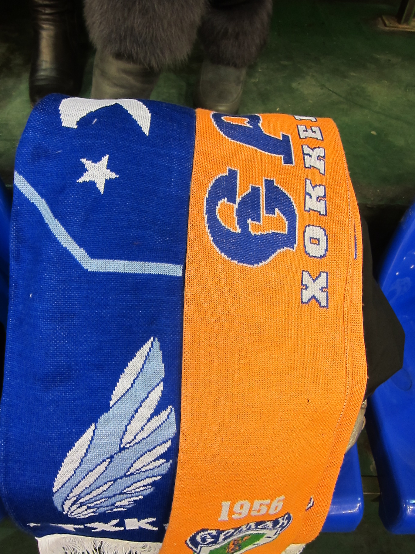 Братание клубных шарфов