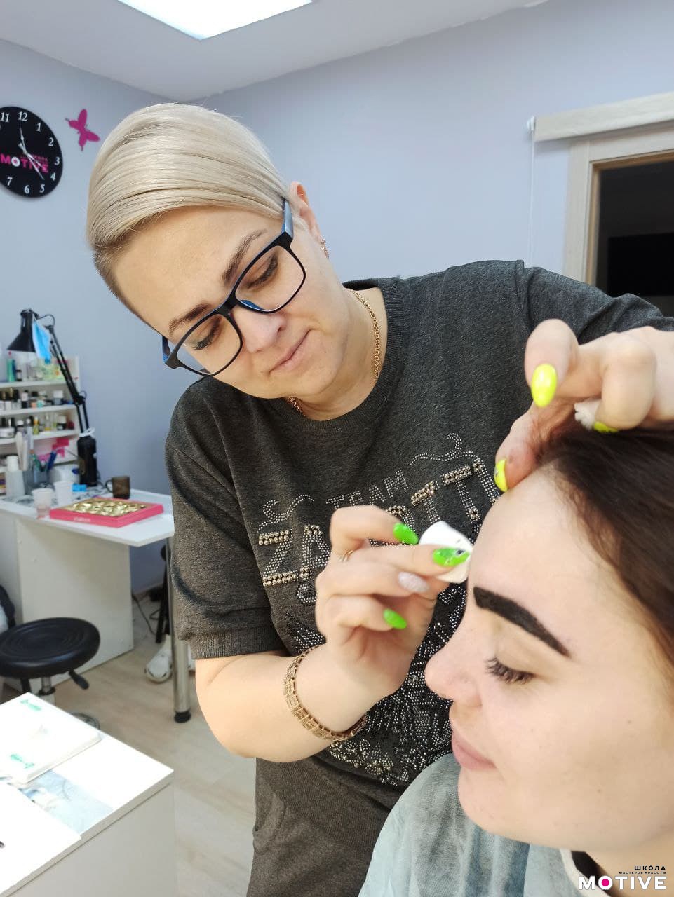 Обучение бровистов