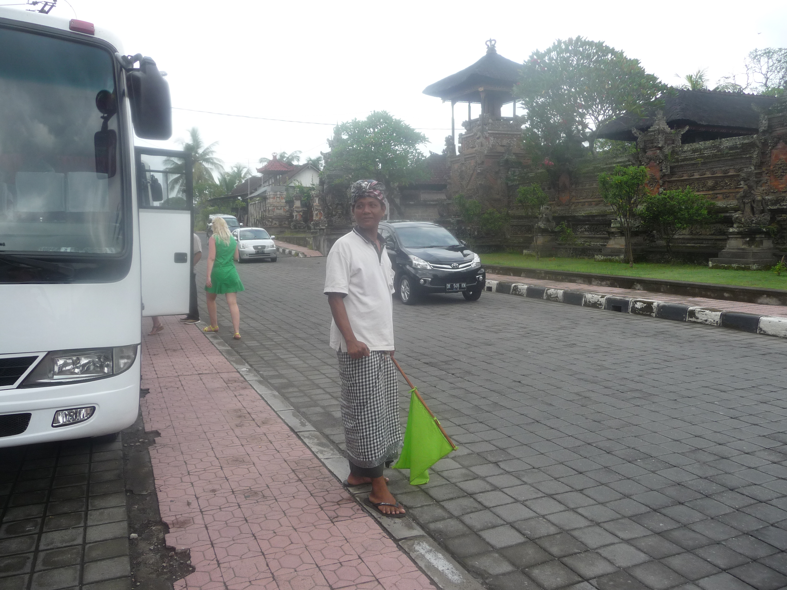 Балийский регулировщик,со светофорами там напряжёнка