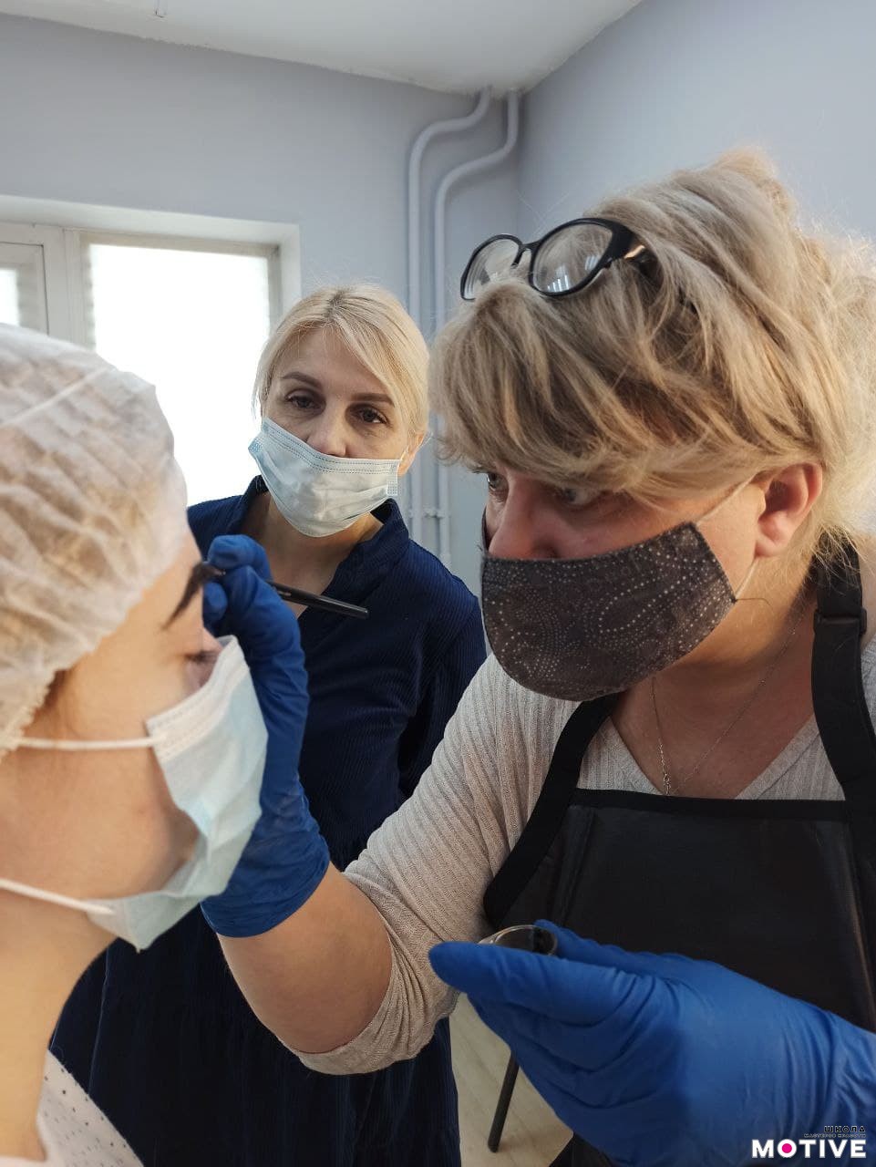 Обучение долговременной укладке бровей