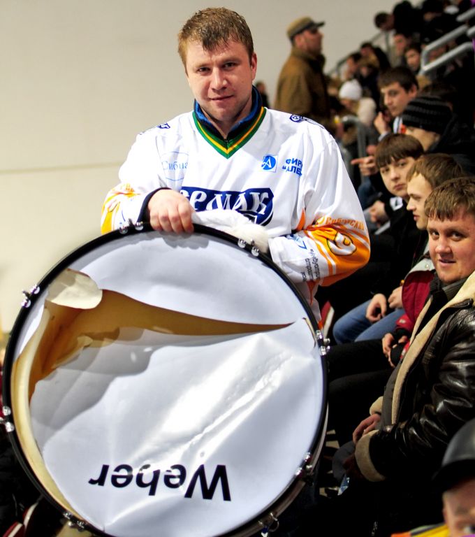 Барабан порвали!