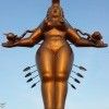 Никогда не злите женщину - вы ведь не знаете, что у нее за спиной 