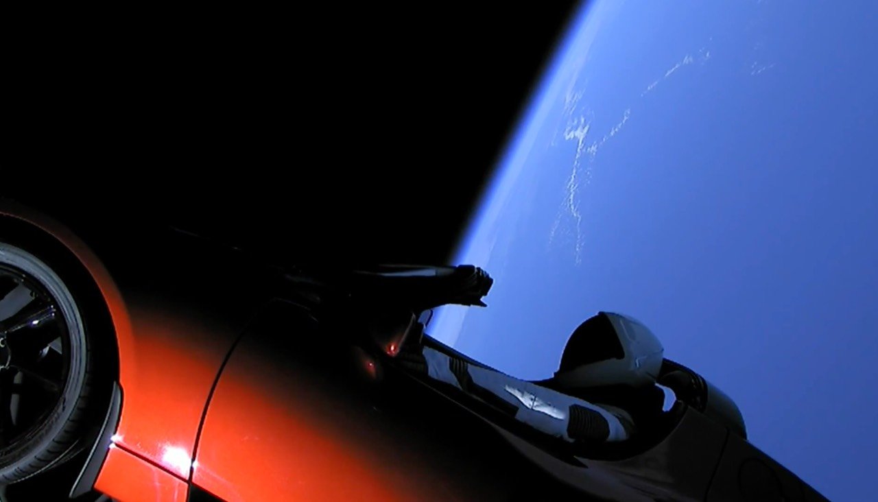Tesla Roadster в космосе