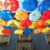 Улица зонтов в городке Агуеда, Португалия.