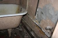 Смеситель в ванной отсутствует уже давно