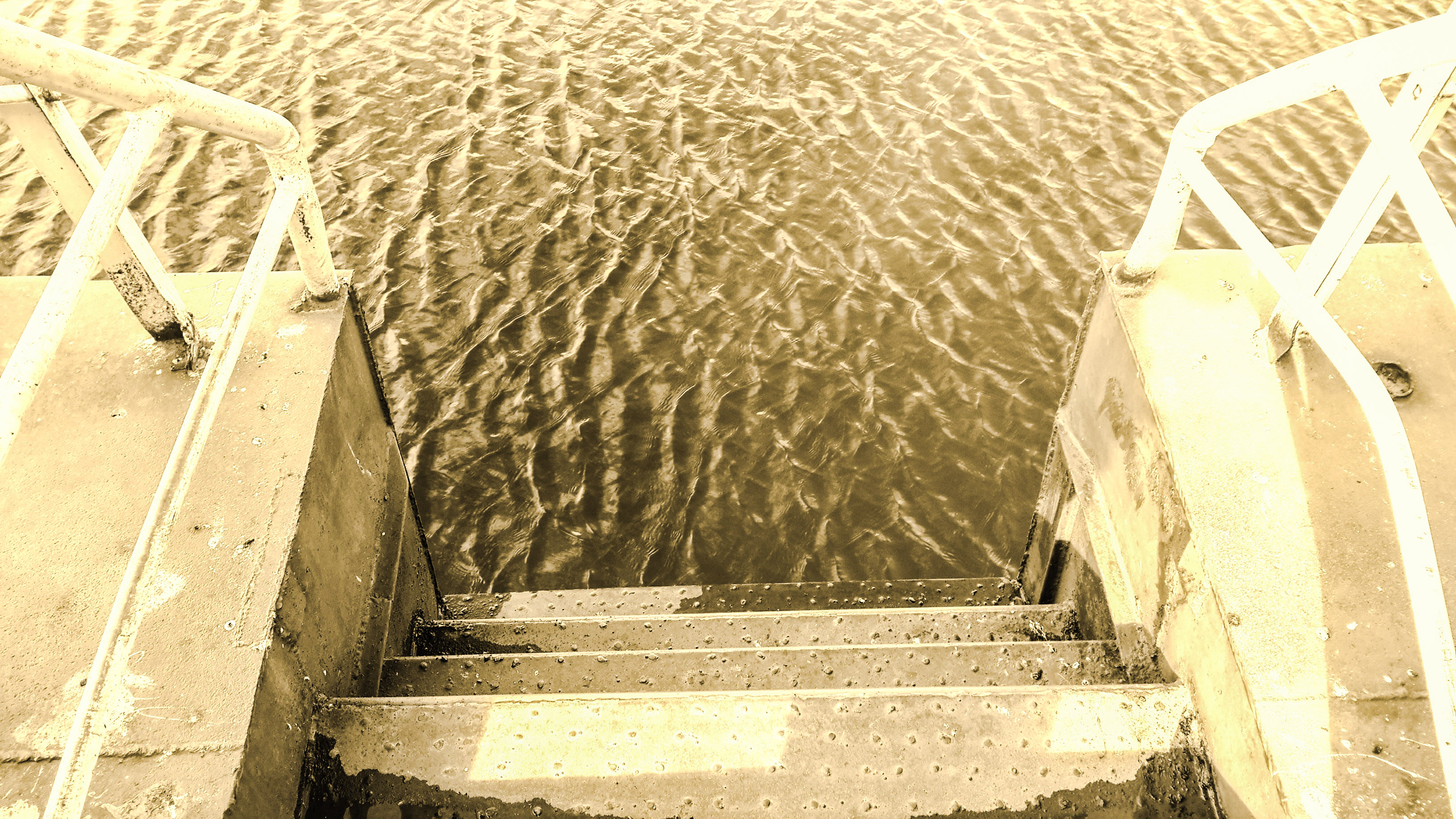 а неугодных  - в мешок и за борт!