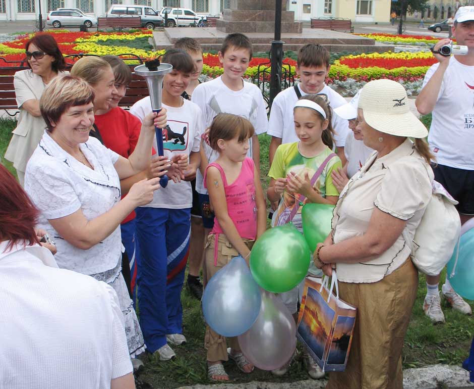 Каждый мог прикоснуться и подержать факел