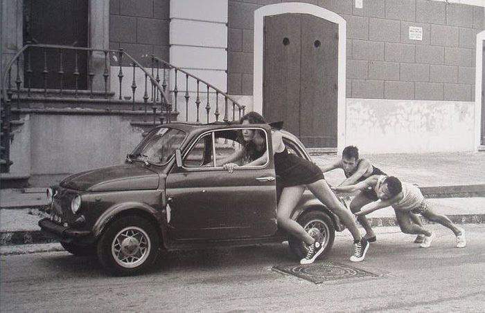 Только не говори ей, что ближайшая заправка за углом!)))))