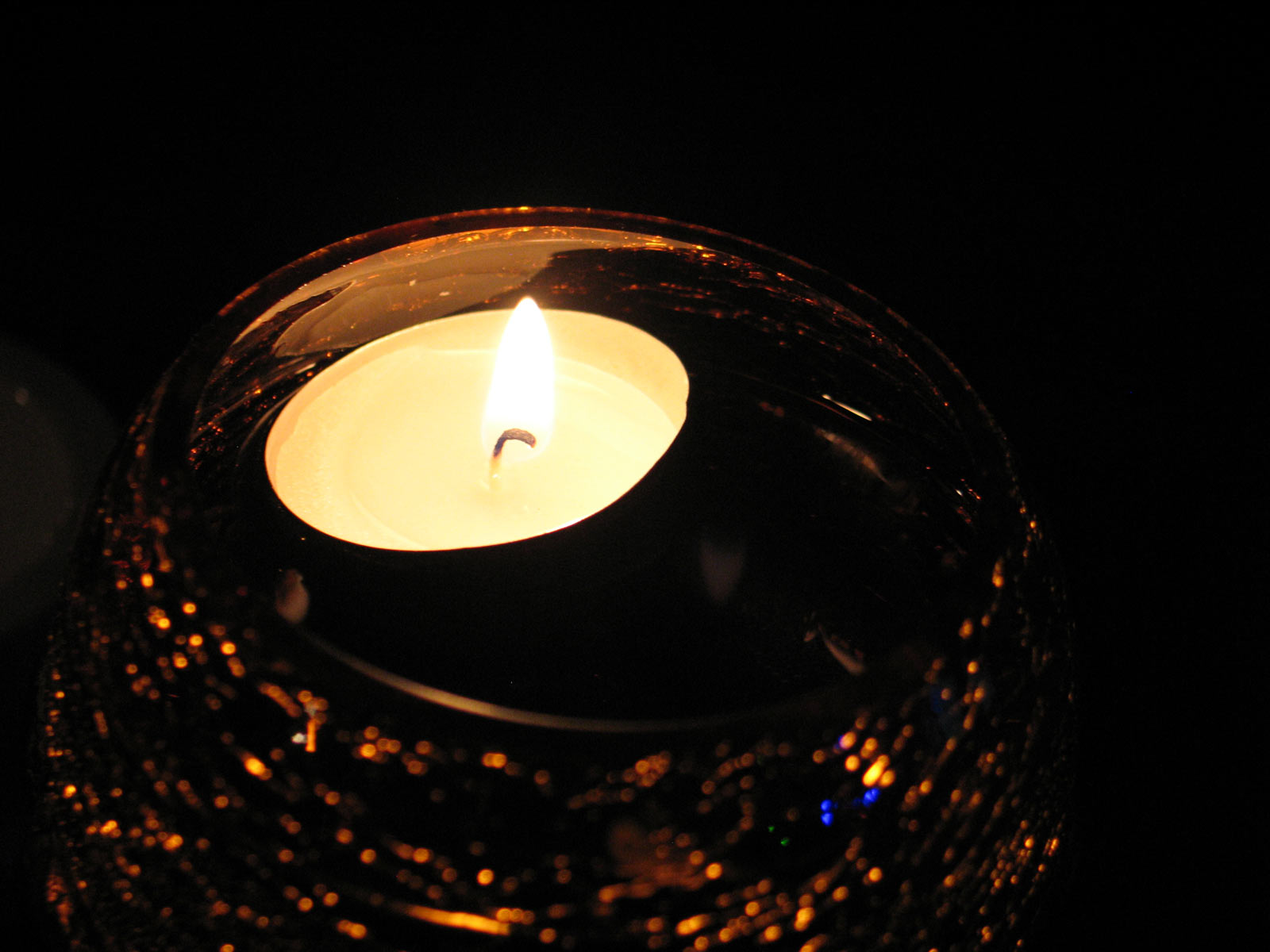 Свеча на столе