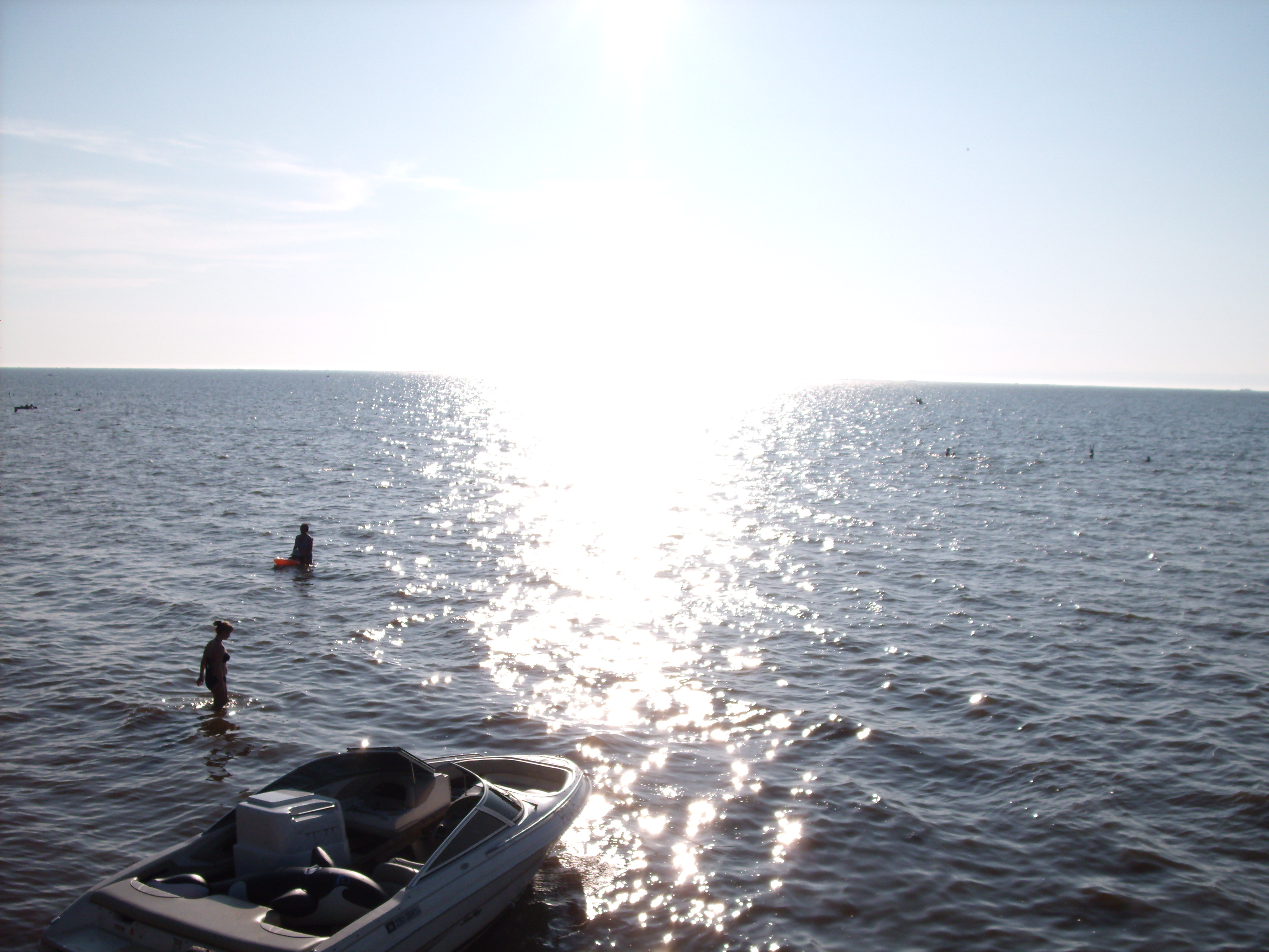 Блики на воде.