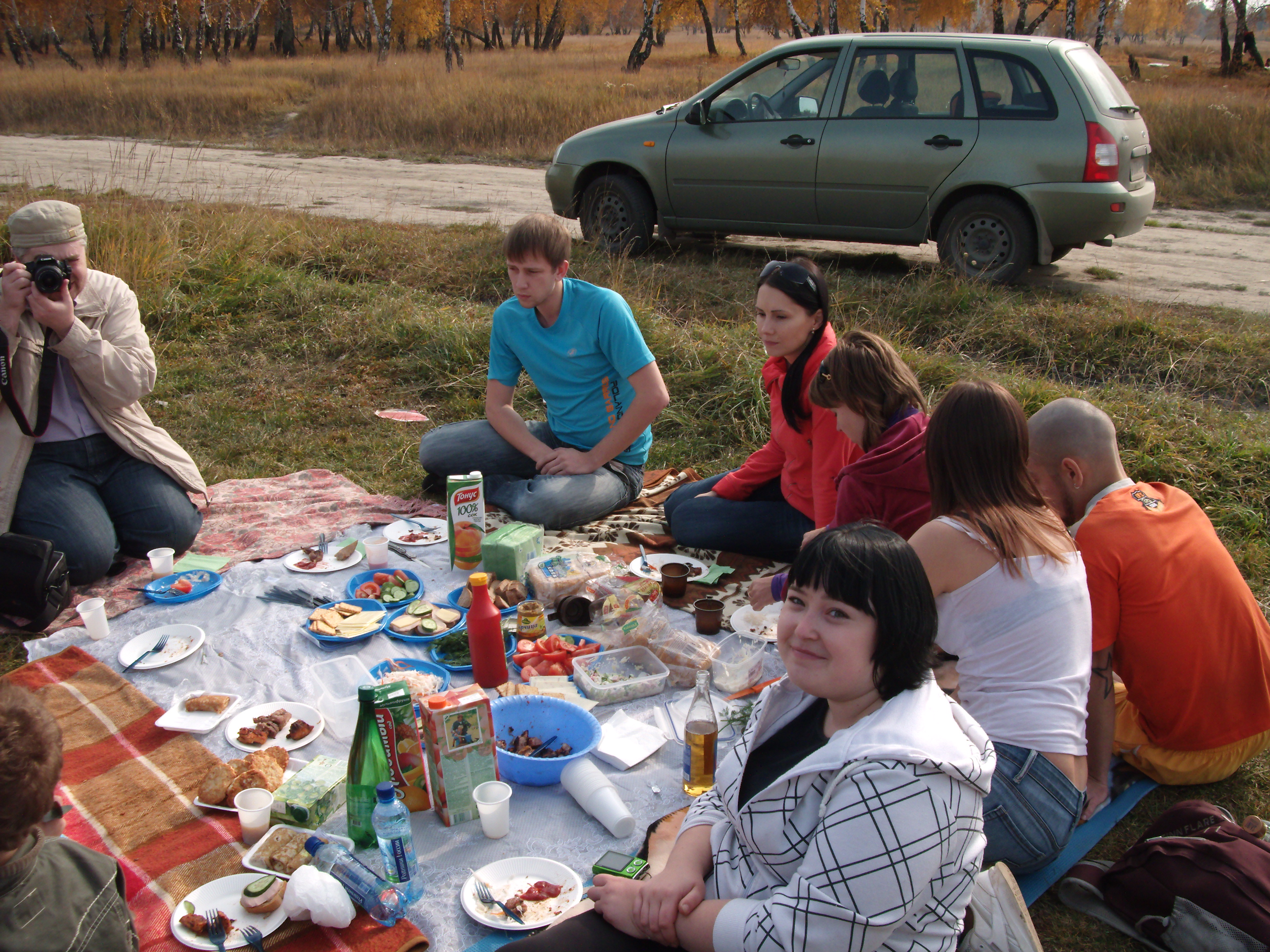 за круглым столом