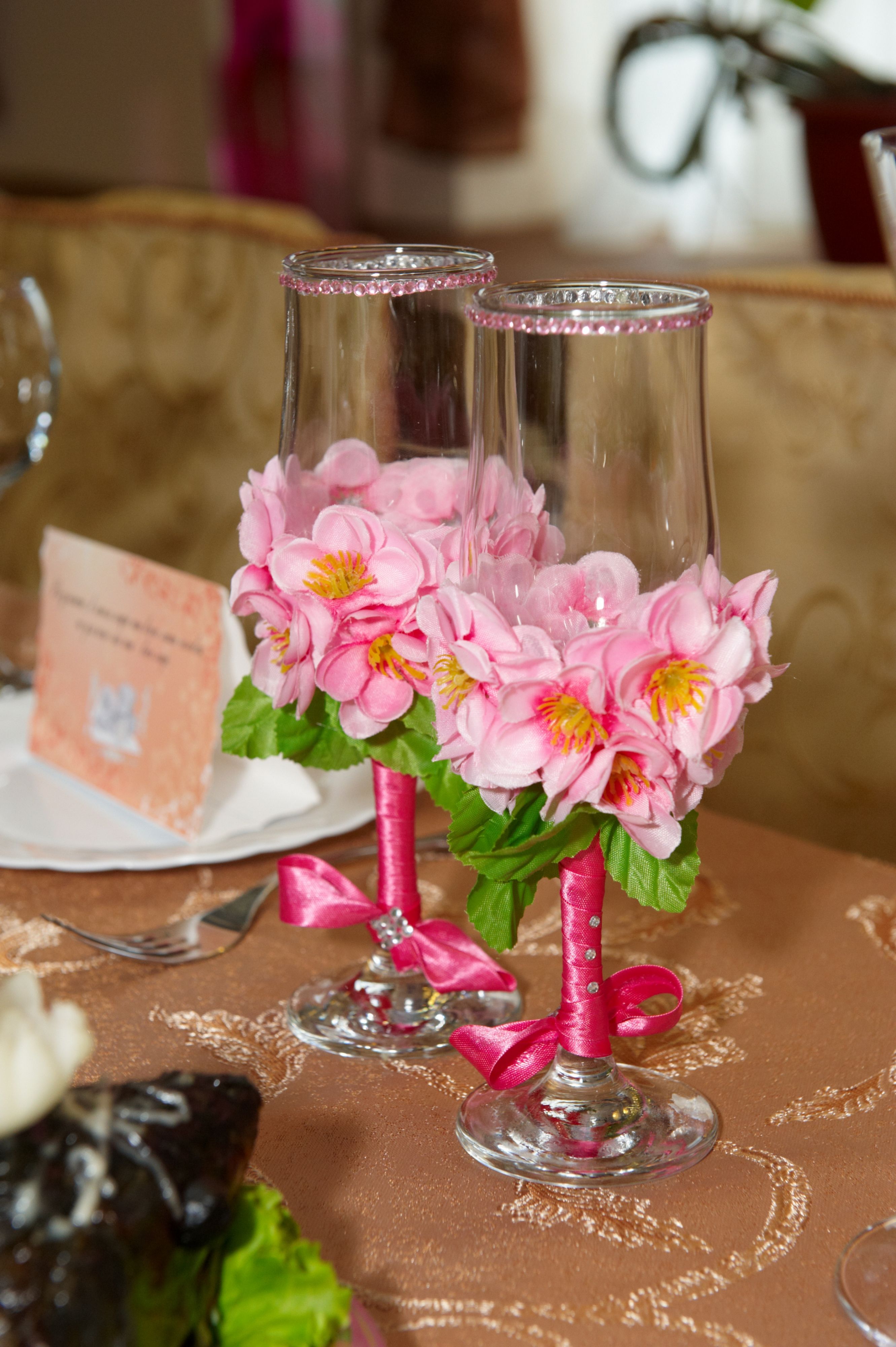 Bokaly dlya molodozhenov