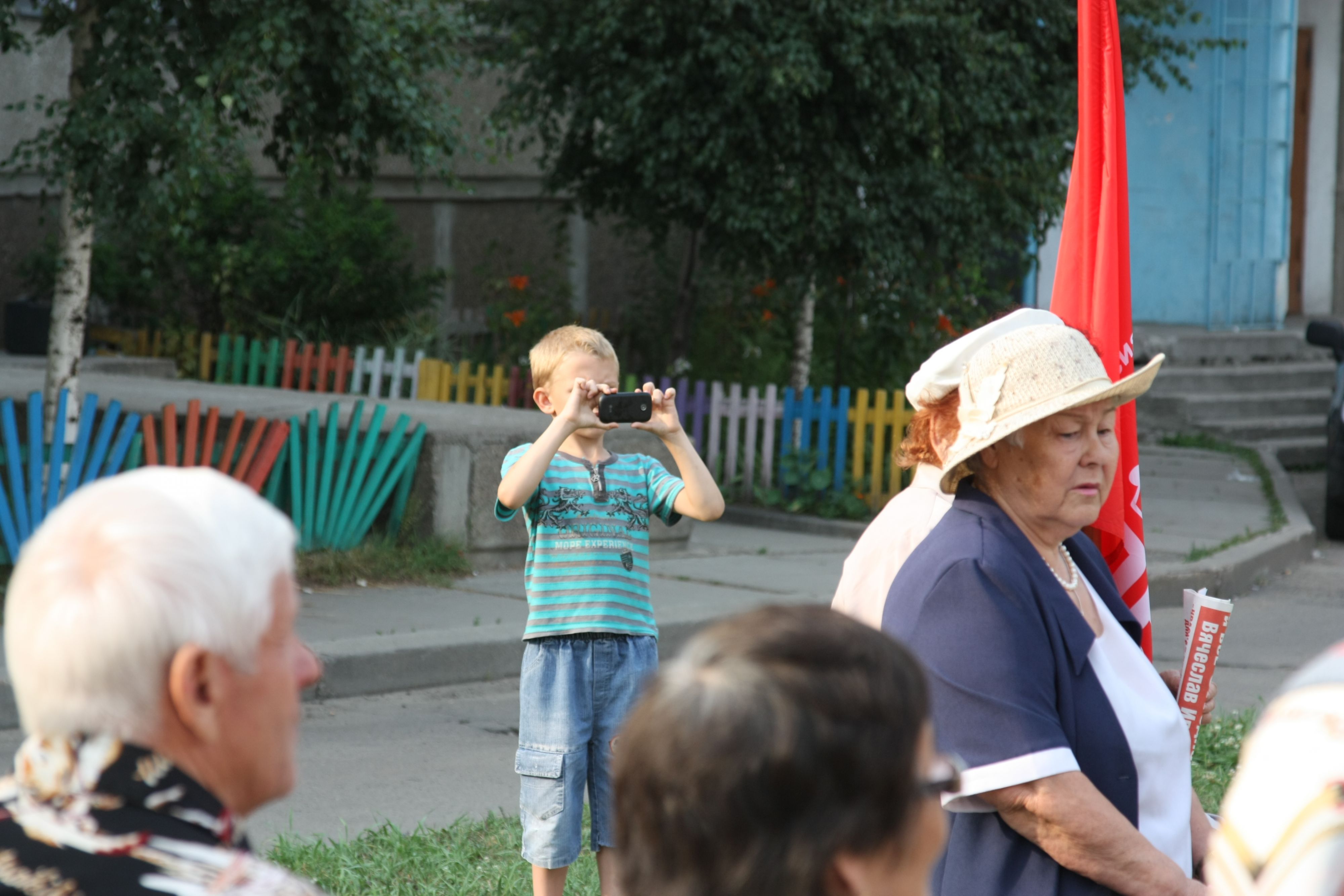 Встреча   с представителями ОО "Дети войны" в 17-м микрорайоне